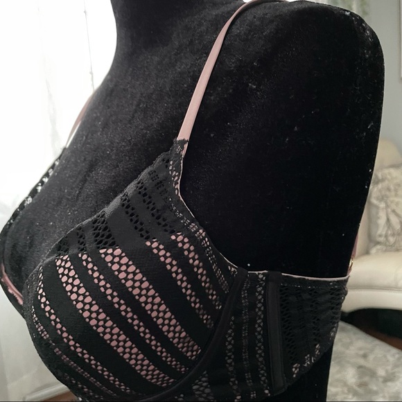 EUC Victoria Secret Very Sexy Lace Lightly-Lined Plunge Bra Sz: 34C - Picture 8 of 17